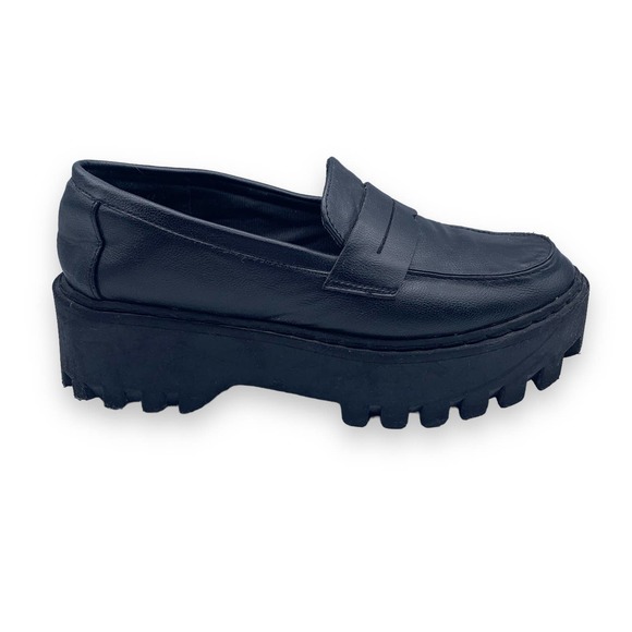 BAMBOO Shoes - 90s STYLE BAMBOO women’s black patent leather lug sole platform loafers SZ 7.5